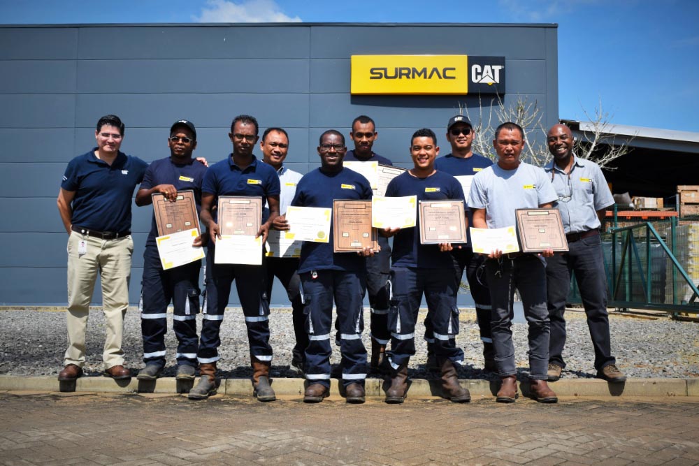 Surmac technicians CAT-gecertificeerd